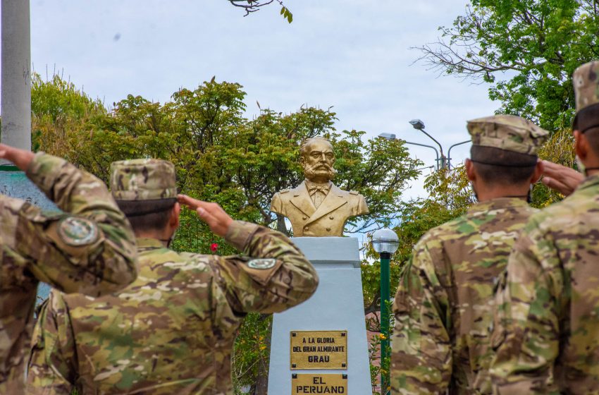  HUANTA RINDE HOMENAJE A LOS HÉROES DEL COMBATE DE ANGAMOS.