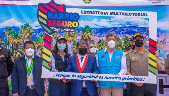  Ministro Avelino Guillén lanza programa Barrio Seguro en Ayacucho