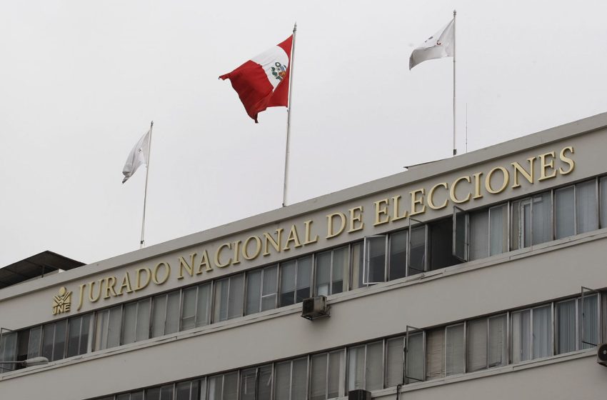  JNE aprueba reglamentos de inscripción de candidatos para regionales y municipales.