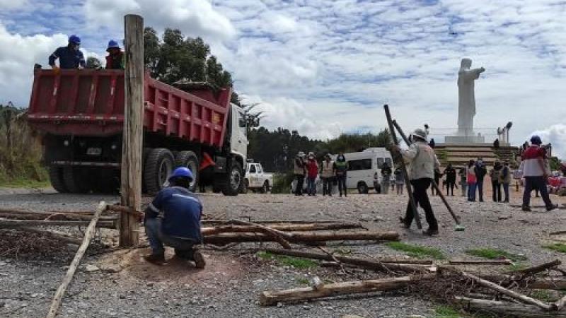  Retiran cerco colocado al pie del monumento Cristo Blanco en Cusco