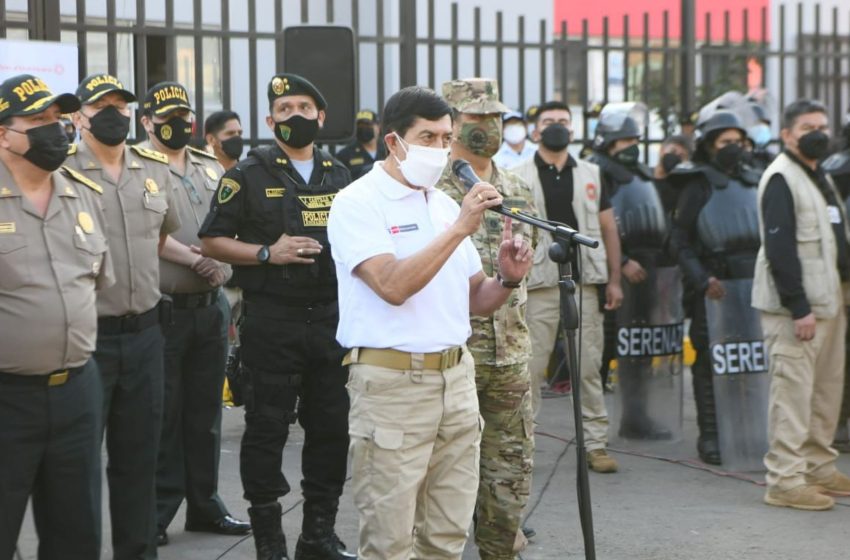  EL MINISTRO DEL INTERIOR Y EL JEFE DEL COMANDO CONJUNTO DE LAS FUERZAS ARMADAS DEL PERÚ, UNIDOS PARA LUCHAR CONTRA LA DELINCUENCIA…!!