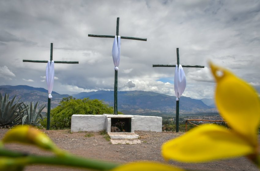  HUANTA: ¡YA PUEDEN VISITAR EL MIRADOR DE QUICHCAPATA, RESTAURADO CON NUEVAS CRUCES…!!