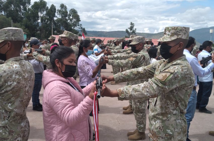  CEREMONIA DE ENTREGA DE ARMAS PARA EL PERSONAL DE TROPA DEL BATALLON LOS CABITOS N°51 DEL EJÉRCITO EN LA PROVINCIA DE HUANTA