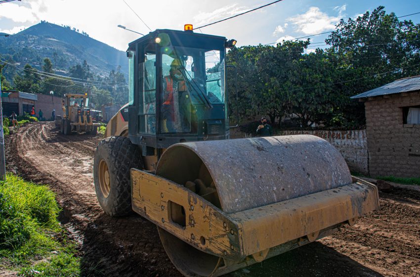  HUANTA: MANTENIMIENTO DE LA CARRETERA HACIA EL MIRADOR DEL CRISTO BLANCO…!!