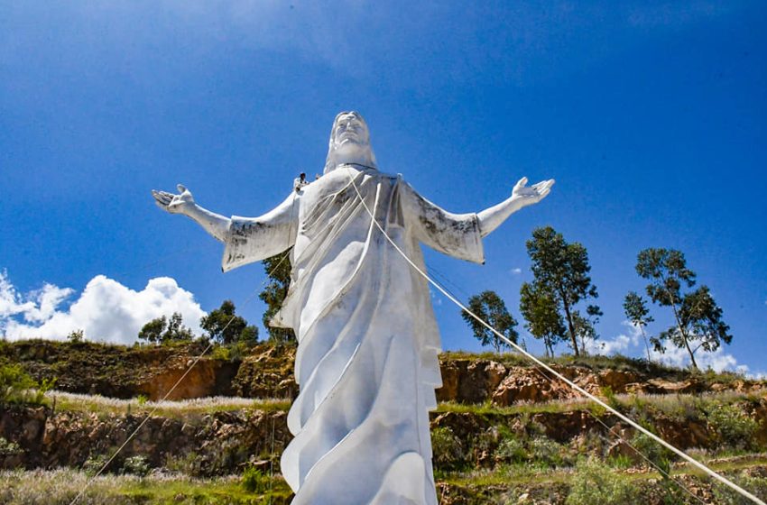  SE REALIZA TRABAJOS DE MANTENIMIENTO AL CRISTO BLANCO…!!