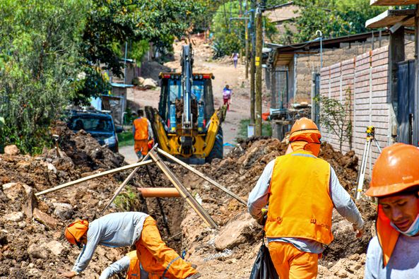  HUANTA: TRAS 15 AÑOS DE ESPERA AVANZA LA CONSTRUCCIÓN DE OBRA DE SANEAMIENTO BÁSICO EN EL AA. HH LA VICTORIA, SANTA CLARA Y ACCOSCCA…!!